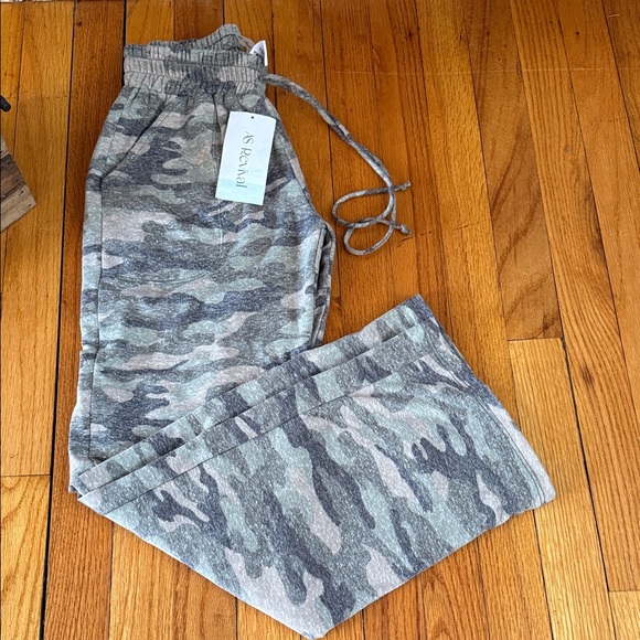 Altar'd State Pants - Altar'd State Green Camo Lightweight Joggers
